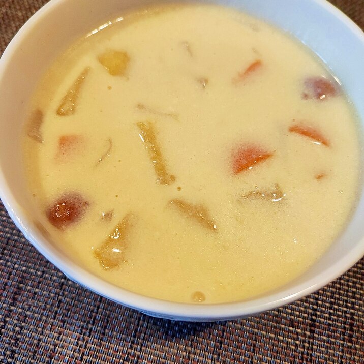 クラムチャウダー風ウインナースープ